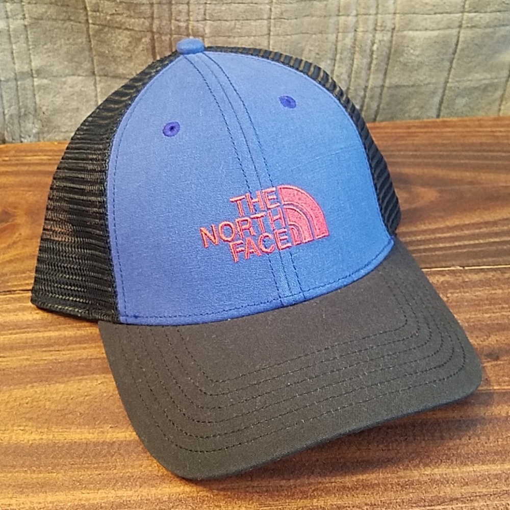 NWT THE NORTH FACE EMBROIDERED LOGO TRUCKER HAT